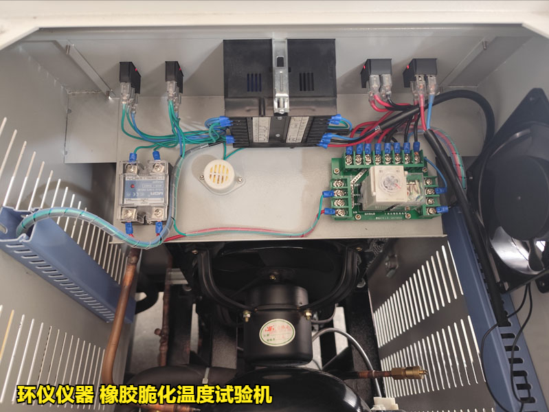 橡膠脆化溫度試驗(yàn)機(jī)(圖2) 橡膠脆化溫度試驗(yàn)機(jī)(圖2)